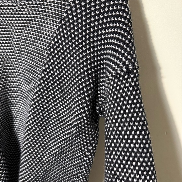 Lululemon - Yogi Crew Sweater Black / Heathered Light Grey Merino Wool size 4 - Picture 9 of 16